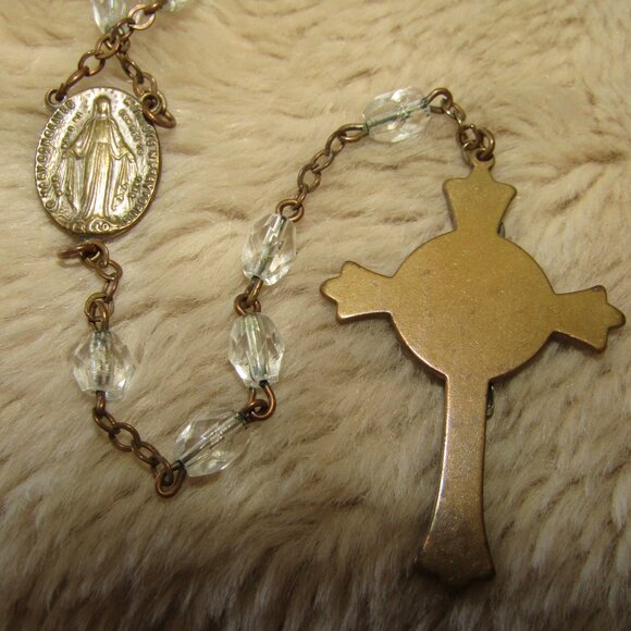 Vintage brass & faceted glass beaded rosary with storage case - Picture 4 of 8